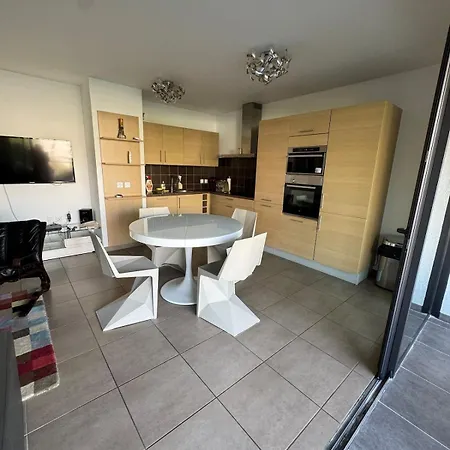 Luxury With Sea View, Parking Apartment
