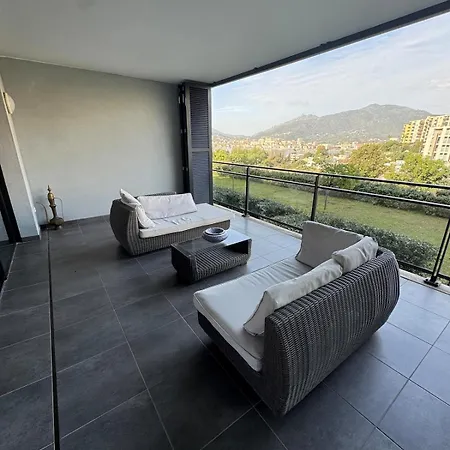 Luxury With Sea View, Parking